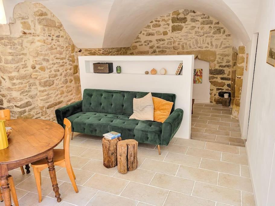 Studio Spacieux De Caractere Montaren-et-Saint-Médiers Exteriér fotografie